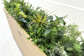 コクヨ グリーンフォーワークスペース プラントボックス 造花付き 中古 フェイクグリーン 間地切り 中古オフィス家具 フラワースタンド 1800/300/750の画像