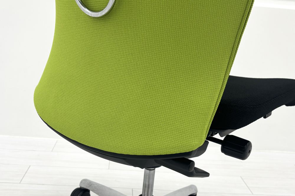 フィーゴチェア オカムラ フィーゴ 中古 オフィスチェア ライムグリーン ミドルバック  中古オフィス家具の画像