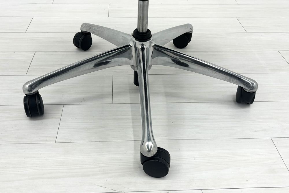 フィーゴチェア オカムラ フィーゴ 中古 オフィスチェア ライムグリーン ミドルバック  中古オフィス家具の画像