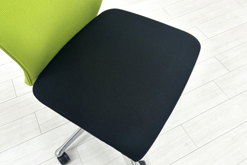 フィーゴチェア オカムラ フィーゴ 中古 オフィスチェア ライムグリーン ミドルバック  中古オフィス家具の画像