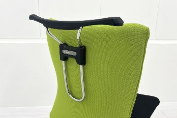 フィーゴチェア オカムラ フィーゴ 中古 オフィスチェア ライムグリーン ミドルバック  中古オフィス家具の画像