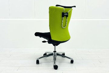 フィーゴチェア オカムラ フィーゴ 中古 オフィスチェア ライムグリーン ミドルバック  中古オフィス家具の画像