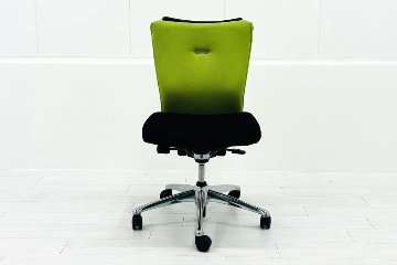 フィーゴチェア オカムラ フィーゴ 中古 オフィスチェア ライムグリーン ミドルバック  中古オフィス家具の画像