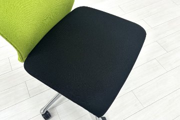 フィーゴチェア オカムラ フィーゴ 中古 オフィスチェア ライムグリーン ミドルバック  中古オフィス家具の画像