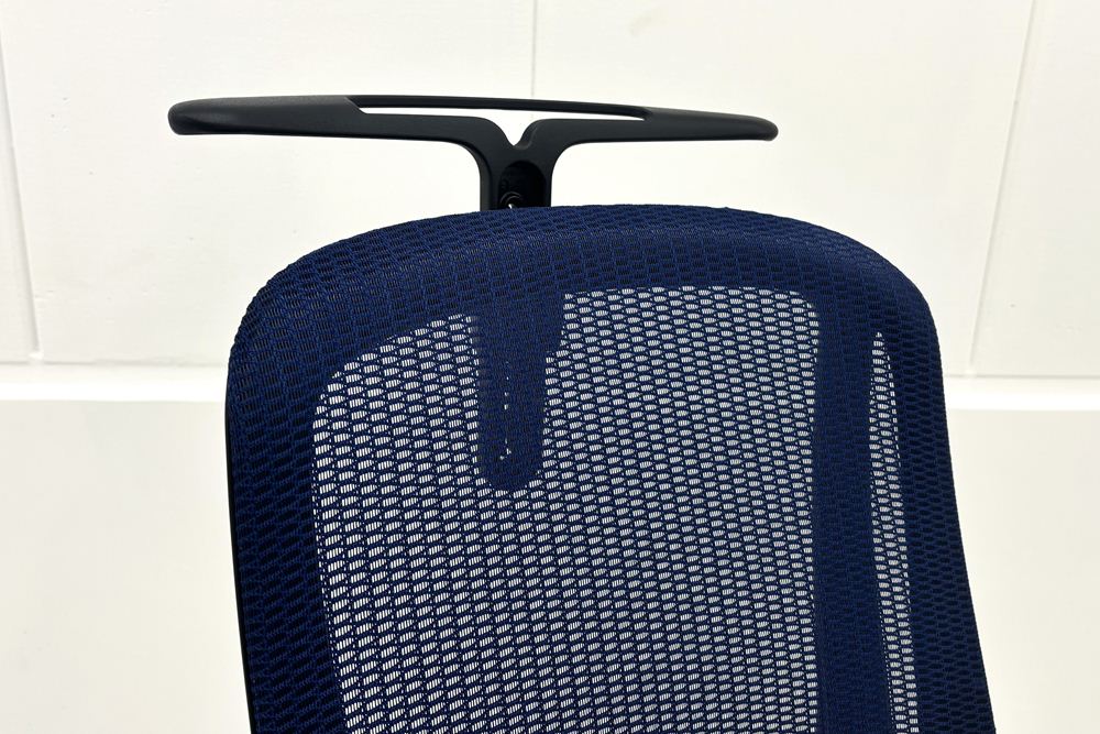 オカムラ シルフィーチェア 中古 2017年製 ハイバック 肘無 OKAMURA Sylphy 中古オフィス家具 ミディアムブルーの画像