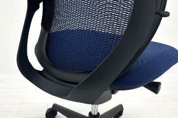 オカムラ シルフィーチェア 中古 2017年製 ハイバック 肘無 OKAMURA Sylphy 中古オフィス家具 ミディアムブルーの画像