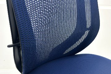 オカムラ シルフィーチェア 中古 2017年製 ハイバック 肘無 OKAMURA Sylphy 中古オフィス家具 ミディアムブルーの画像