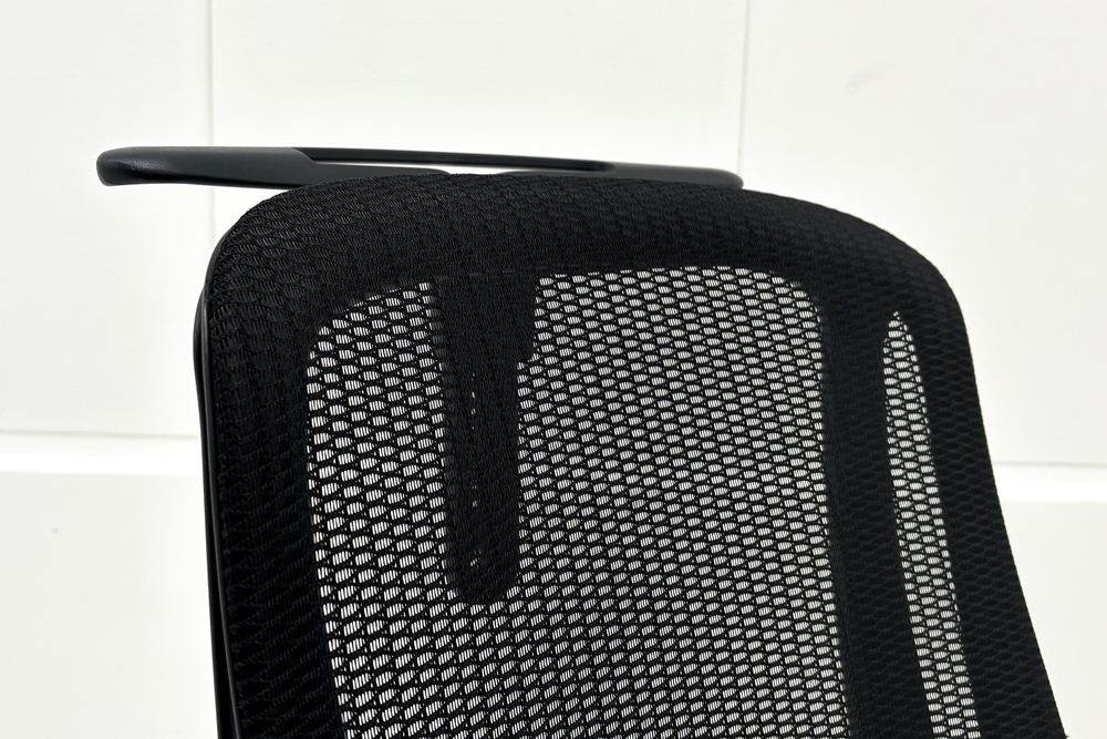 オカムラ シルフィーチェア 中古 2016年製 ハイバック 可動肘 OKAMURA Sylphy 中古オフィス家具 ブラックの画像