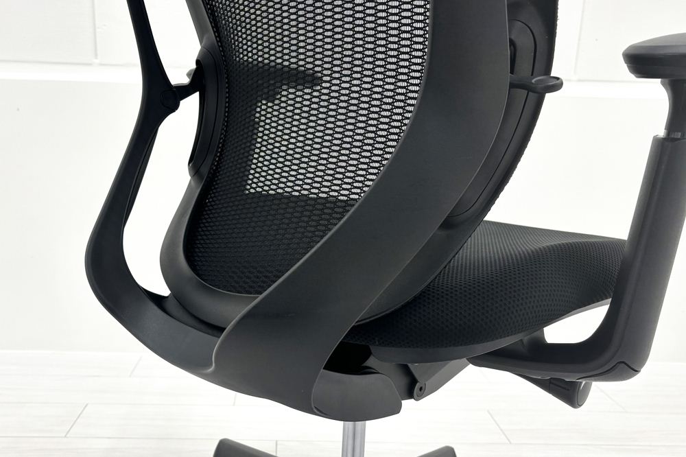 オカムラ シルフィーチェア 中古 2016年製 ハイバック 可動肘 OKAMURA Sylphy 中古オフィス家具 ブラックの画像