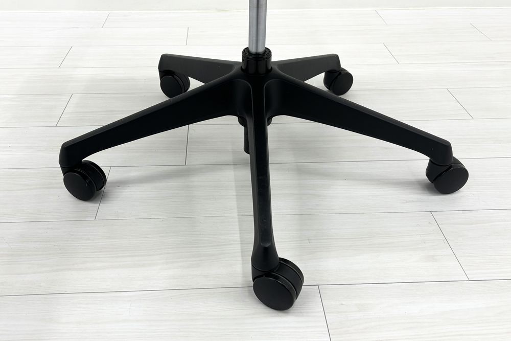 オカムラ シルフィーチェア 中古 2016年製 ハイバック 可動肘 OKAMURA Sylphy 中古オフィス家具 ブラックの画像