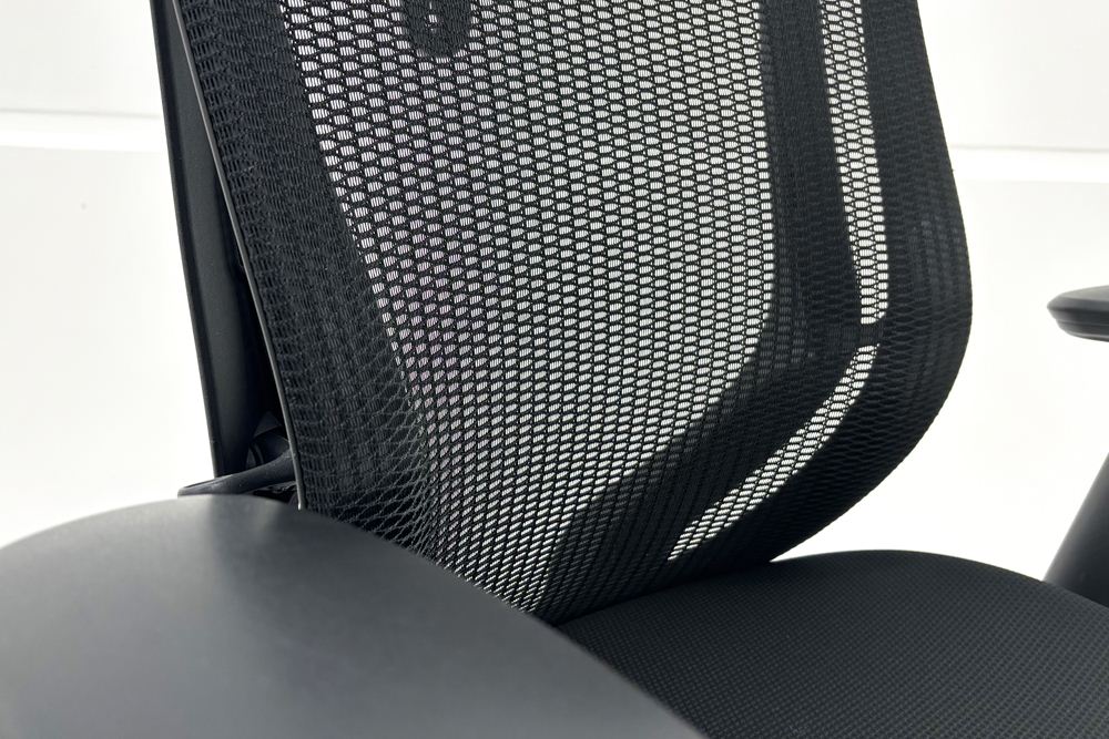 オカムラ シルフィーチェア 中古 2016年製 ハイバック 可動肘 OKAMURA Sylphy 中古オフィス家具 ブラックの画像