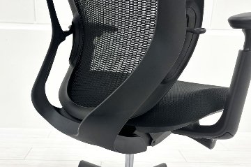 オカムラ シルフィーチェア 中古 2016年製 ハイバック 可動肘 OKAMURA Sylphy 中古オフィス家具 ブラックの画像