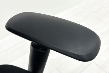 オカムラ シルフィーチェア 中古 2016年製 ハイバック 可動肘 OKAMURA Sylphy 中古オフィス家具 ブラックの画像