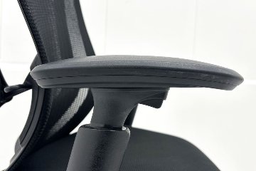 オカムラ シルフィーチェア 中古 2016年製 ハイバック 可動肘 OKAMURA Sylphy 中古オフィス家具 ブラックの画像