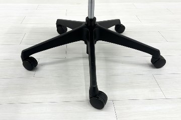 オカムラ シルフィーチェア 中古 2016年製 ハイバック 可動肘 OKAMURA Sylphy 中古オフィス家具 ブラックの画像