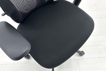 オカムラ シルフィーチェア 中古 2016年製 ハイバック 可動肘 OKAMURA Sylphy 中古オフィス家具 ブラックの画像