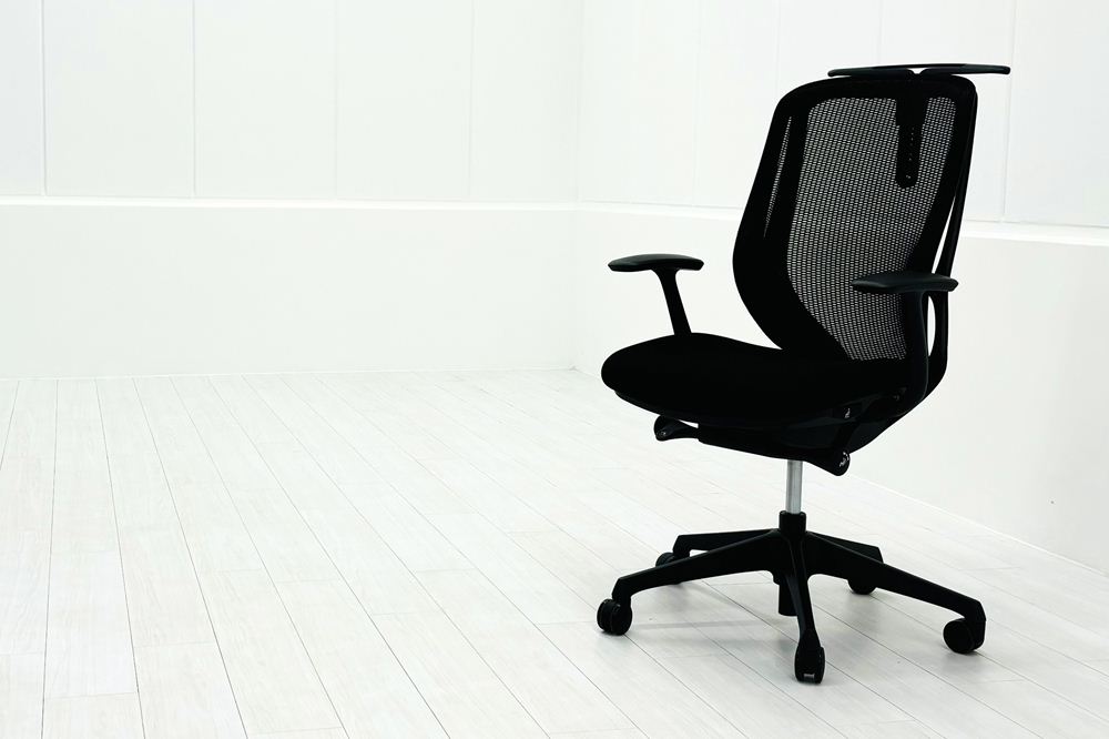 オカムラ シルフィーチェア 中古 2016年製 ハイバック 固定肘 OKAMURA Sylphy 中古オフィス家具 ブラックの画像