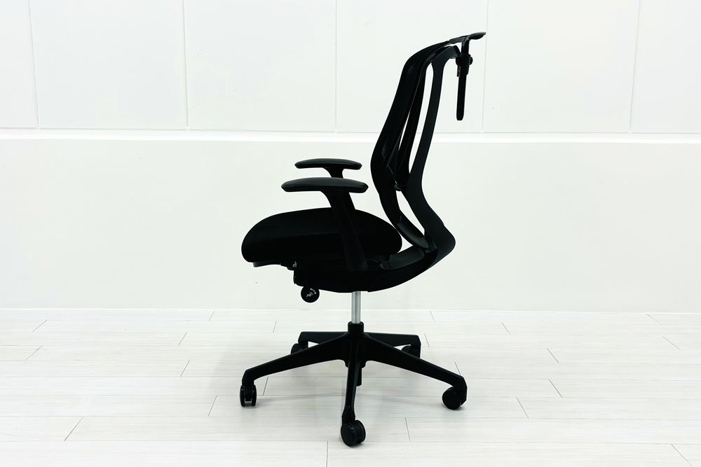 オカムラ シルフィーチェア 中古 2016年製 ハイバック 固定肘 OKAMURA Sylphy 中古オフィス家具 ブラックの画像