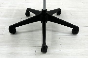 オカムラ シルフィーチェア 中古 2016年製 ハイバック 固定肘 OKAMURA Sylphy 中古オフィス家具 ブラックの画像