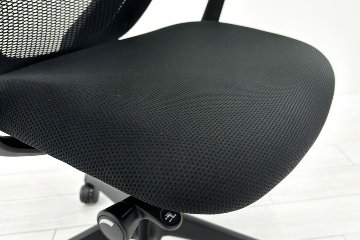 オカムラ シルフィーチェア 中古 2016年製 ハイバック 固定肘 OKAMURA Sylphy 中古オフィス家具 ブラックの画像