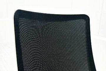 フルーエントチェア 2022年製 中古 オカムラ Fluent 中古オフィス家具 オフィスチェア クッション ハイバック 可動肘 ブラックの画像