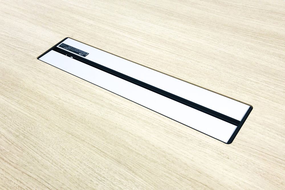 オカムラ ラティオ 幅2400 ミーティングテーブル 会議机 中古オフィス家具 ネオウッドライト 2400/1200/720の画像