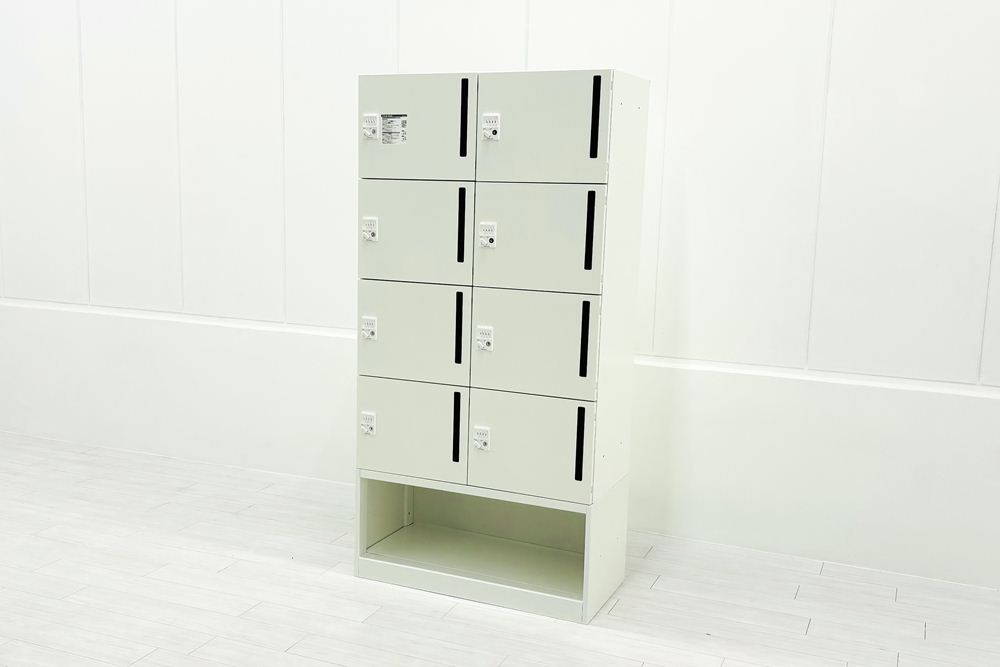 オカムラ 8人用ロッカー 中古 2列4段+下段シェルフ メール投函口 中古オフィス家具 900/450/1810 ホワイト ダイヤル錠の画像