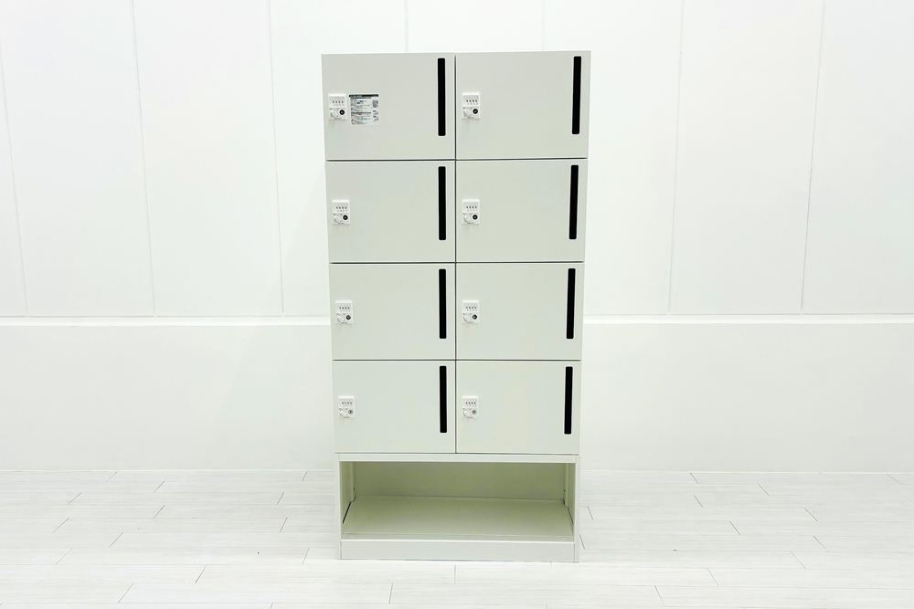 オカムラ 8人用ロッカー 中古 2列4段+下段シェルフ メール投函口 中古オフィス家具 900/450/1810 ホワイト ダイヤル錠の画像