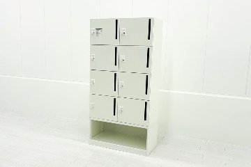 オカムラ 8人用ロッカー 中古 2列4段+下段シェルフ メール投函口 中古オフィス家具 900/450/1810 ホワイト ダイヤル錠の画像