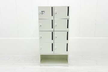 オカムラ 8人用ロッカー 中古 2列4段+下段シェルフ メール投函口 中古オフィス家具 900/450/1810 ホワイト ダイヤル錠の画像
