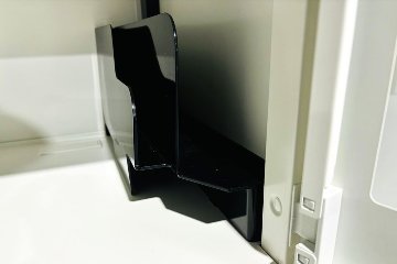 オカムラ 8人用ロッカー 中古 2列4段+下段シェルフ メール投函口 中古オフィス家具 900/450/1810 ホワイト ダイヤル錠の画像