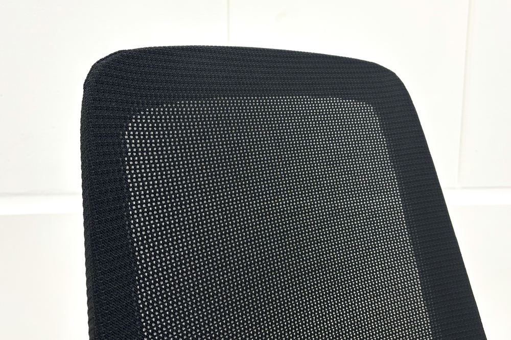 イトーキ ノートチェア 2021年製 中古 ハイバック ブラック 可動肘 アジャスタブル肘 ITOKI nort 中古オフィス家具の画像