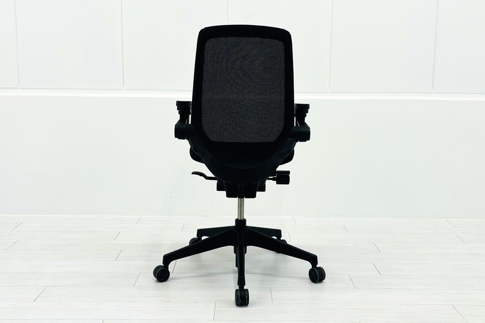 イトーキ ノートチェア 2021年製 中古 ハイバック ブラック 可動肘 アジャスタブル肘 ITOKI nort 中古オフィス家具の画像