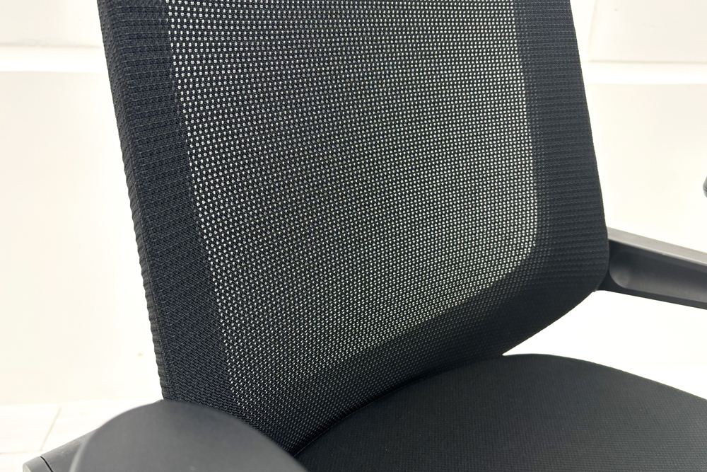 イトーキ ノートチェア 2021年製 中古 ハイバック ブラック 可動肘 アジャスタブル肘 ITOKI nort 中古オフィス家具の画像