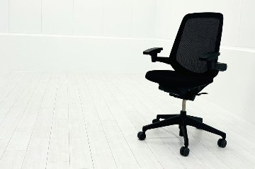 イトーキ ノートチェア 2021年製 中古 ハイバック ブラック 可動肘 アジャスタブル肘 ITOKI nort 中古オフィス家具の画像