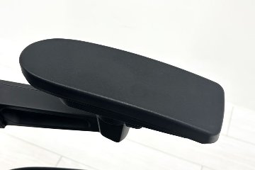 イトーキ ノートチェア 2021年製 中古 ハイバック ブラック 可動肘 アジャスタブル肘 ITOKI nort 中古オフィス家具の画像