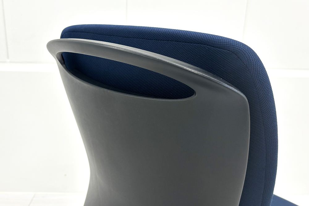 イトーキ フルゴチェア 中古 ITOKI fulgo 肘無 ローバック 事務椅子 中古オフィス家具 ネイビーブルーの画像