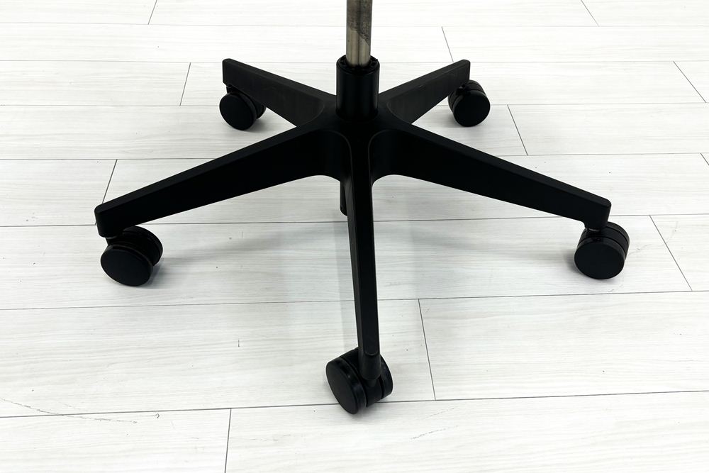 イトーキ フルゴチェア 中古 ITOKI fulgo 肘無 ローバック 事務椅子 中古オフィス家具 ネイビーブルーの画像