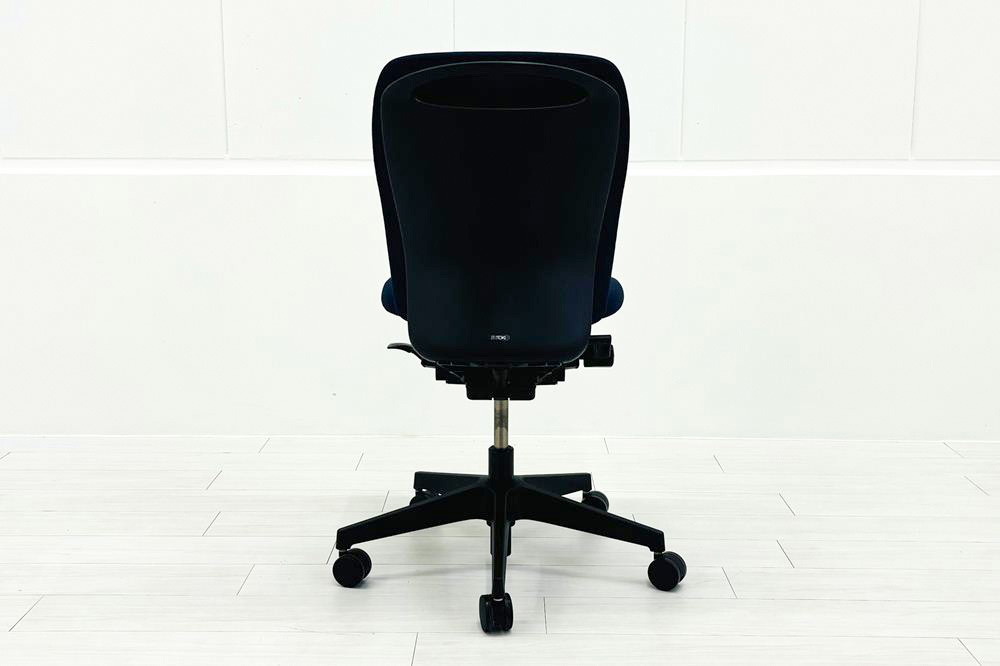 イトーキ フルゴチェア 中古 ITOKI fulgo 肘無 ローバック 事務椅子 中古オフィス家具 ネイビーブルーの画像