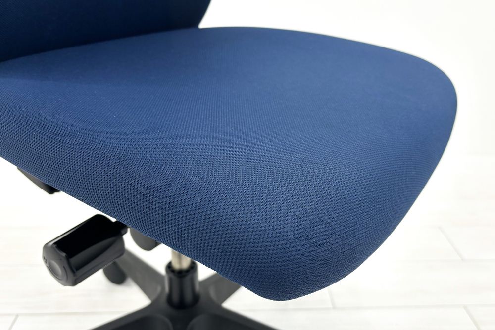 イトーキ フルゴチェア 中古 ITOKI fulgo 肘無 ローバック 事務椅子 中古オフィス家具 ネイビーブルーの画像