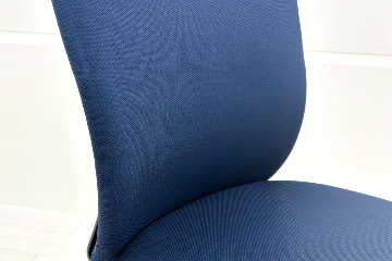 イトーキ フルゴチェア 中古 ITOKI fulgo 肘無 ローバック 事務椅子 中古オフィス家具 ネイビーブルーの画像