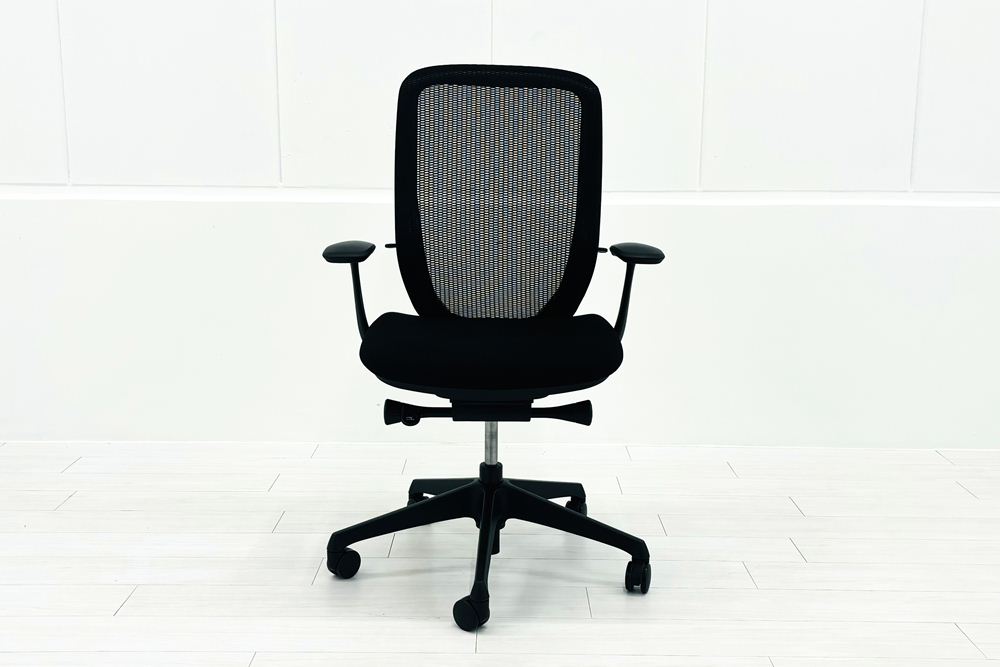オカムラ シルフィーチェア 中古 ハイバック 固定肘 OKAMURA Sylphy 中古オフィス家具 ブラックの画像