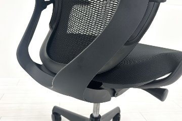 オカムラ シルフィーチェア 中古 ハイバック 固定肘 OKAMURA Sylphy 中古オフィス家具 ブラックの画像