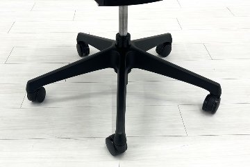 オカムラ シルフィーチェア 中古 ハイバック 固定肘 OKAMURA Sylphy 中古オフィス家具 ブラックの画像