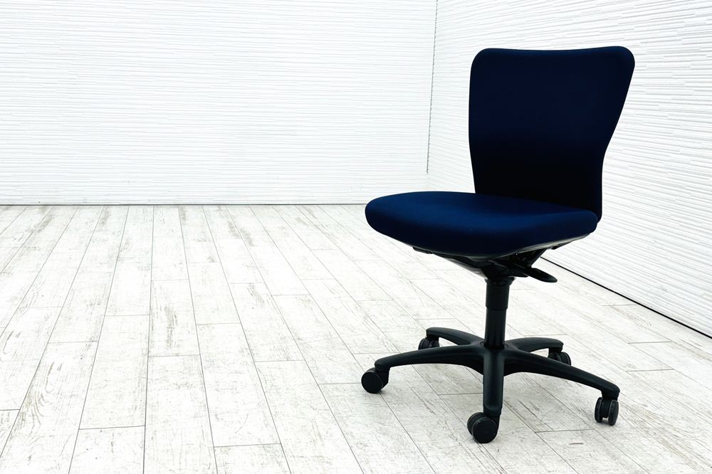 オカムラ カロッツァチェア 中古 OKAMURA Carrozza クッション ブルー ローバック 肘無 中古オフィス家具 オフィスチェアの画像