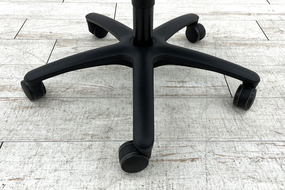 オカムラ カロッツァチェア 中古 OKAMURA Carrozza クッション ブルー ローバック 肘無 中古オフィス家具 オフィスチェアの画像