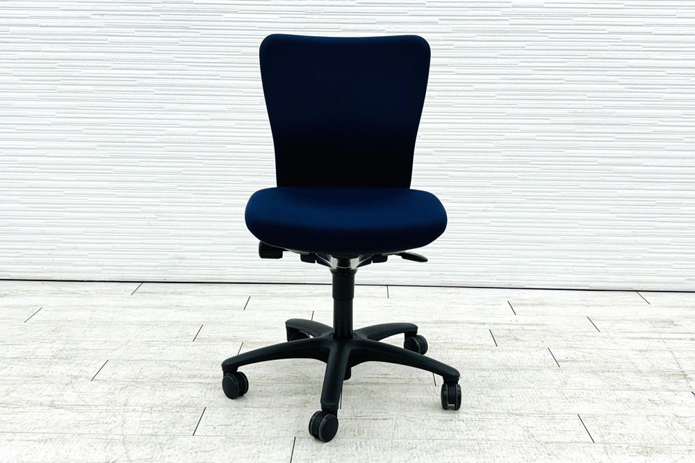 オカムラ カロッツァチェア 中古 OKAMURA Carrozza クッション ブルー ローバック 肘無 中古オフィス家具 オフィスチェアの画像