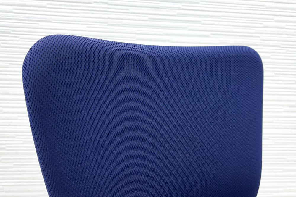 オカムラ カロッツァチェア ローバック 中古 OKAMURA Carrozza クッション ブルー 肘無 中古オフィス家具 オフィスチェア中古の画像