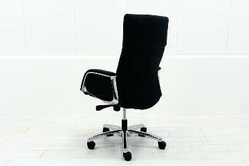 オカムラ CE(シーイー)シリーズ 2023年製 中古 ハイバック 幕板付固定肘 役員チェア エグゼクティブチェア 中古オフィス家具 ブラック 革の画像