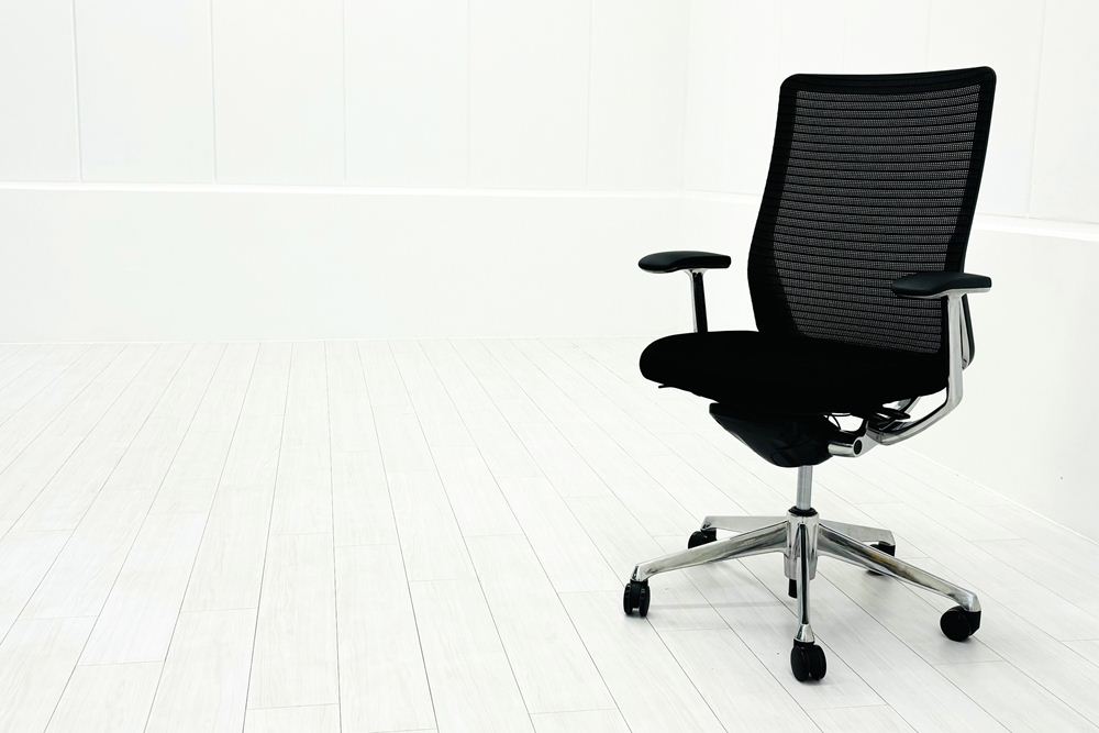 コーラルチェア ハイバック オカムラ 中古 背メッシュ 固定肘 中古オフィス家具 中古チェア Choral ブラックの画像